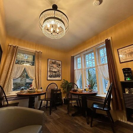 The Inn On Bay Gravenhurst Exteriör bild
