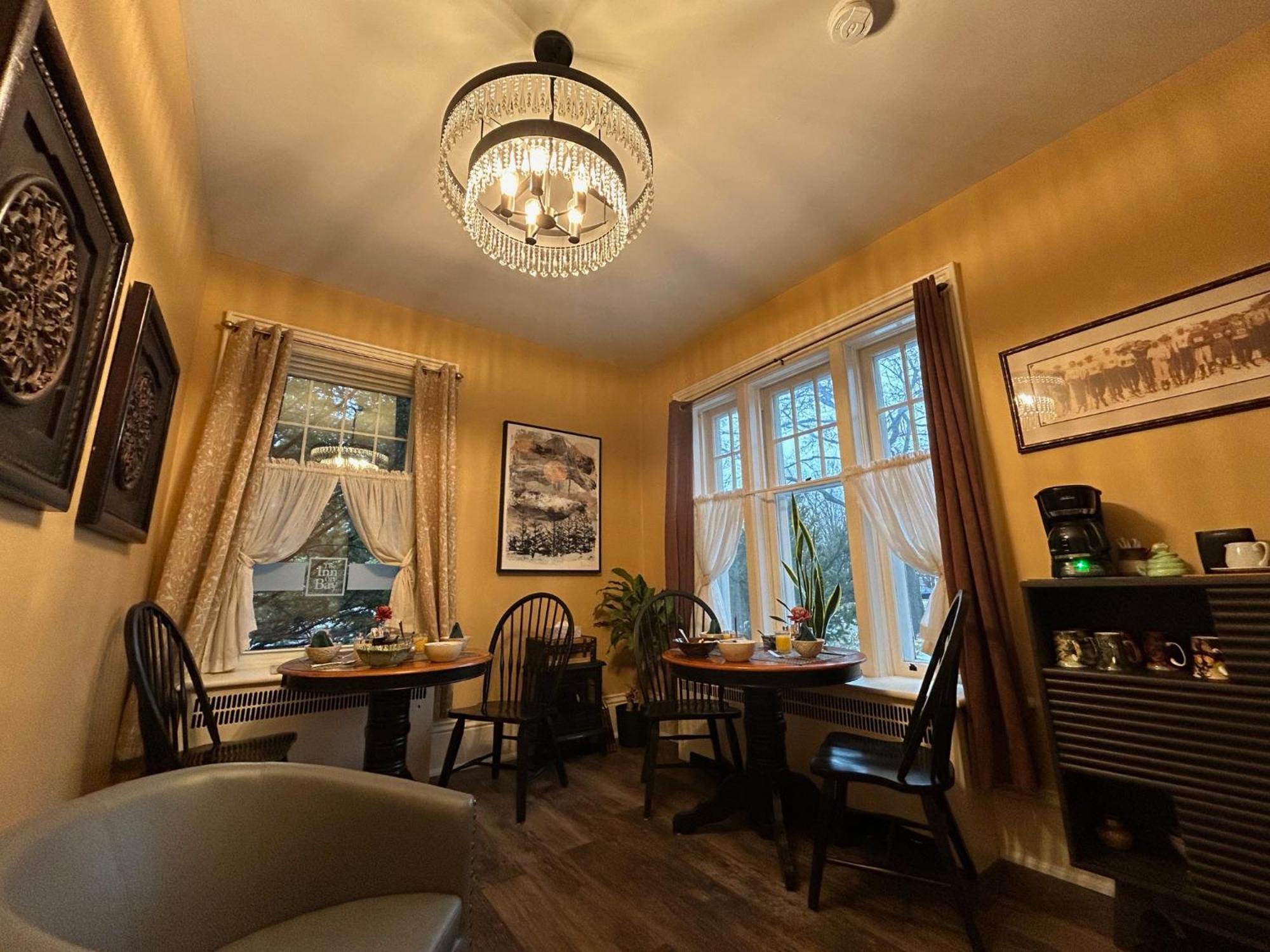 The Inn On Bay Gravenhurst Exteriör bild